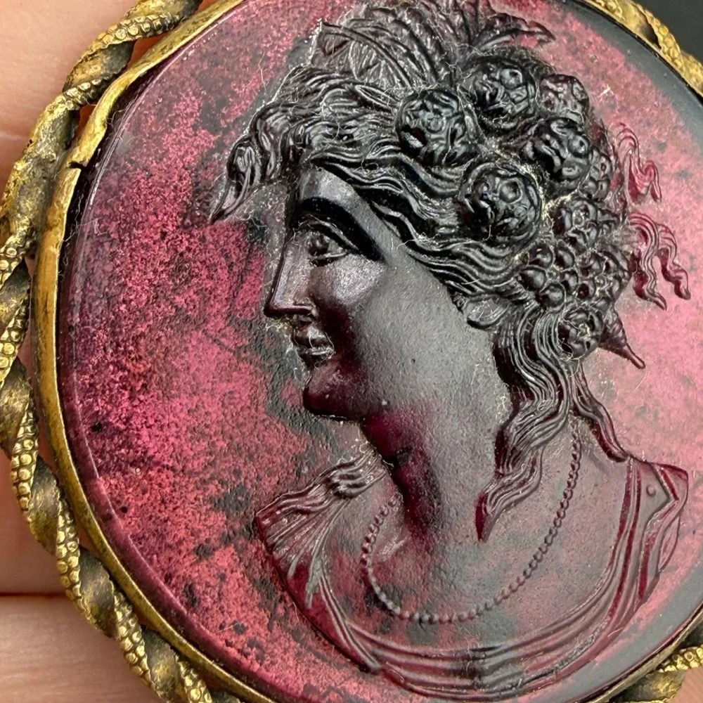 Vintage Cameo Brooch Gold Tone Purple Glass